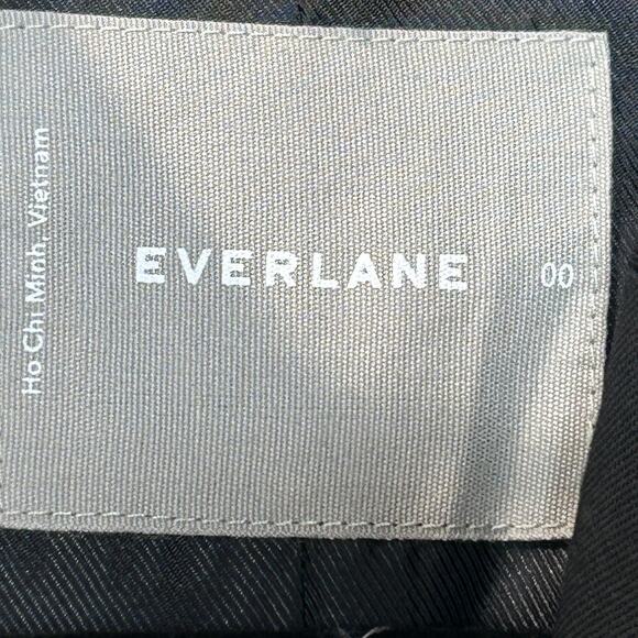 Everlane The 80's Blazer in Black 3 Button Front Long Sleeve Women's Size 00 NWT - Picture 3 of 11